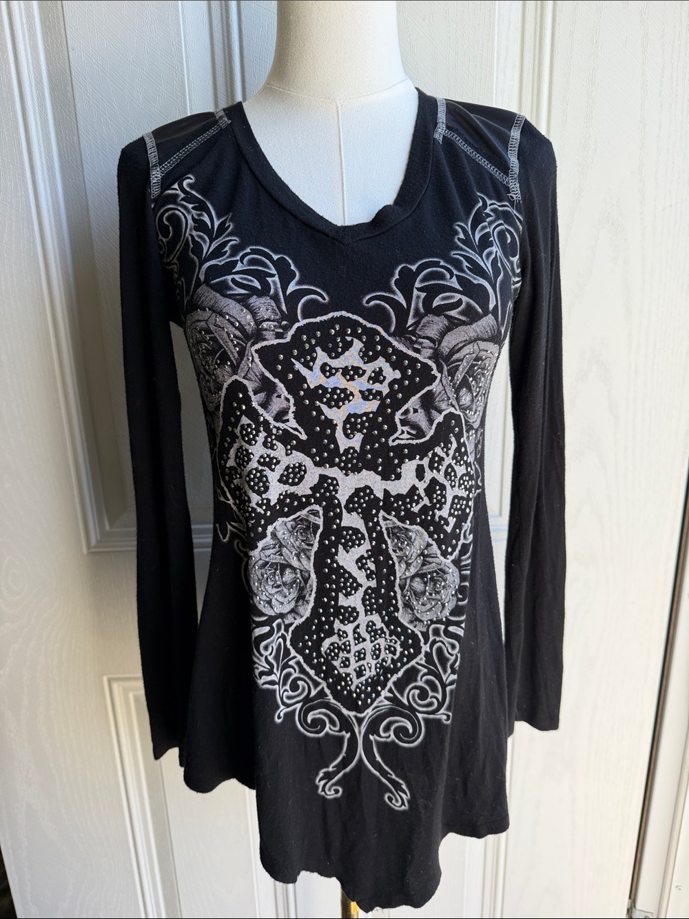 Vocal vintage Y2K Alt Grunge Black Long-Sleeve V-Neck Graphic Top Size S